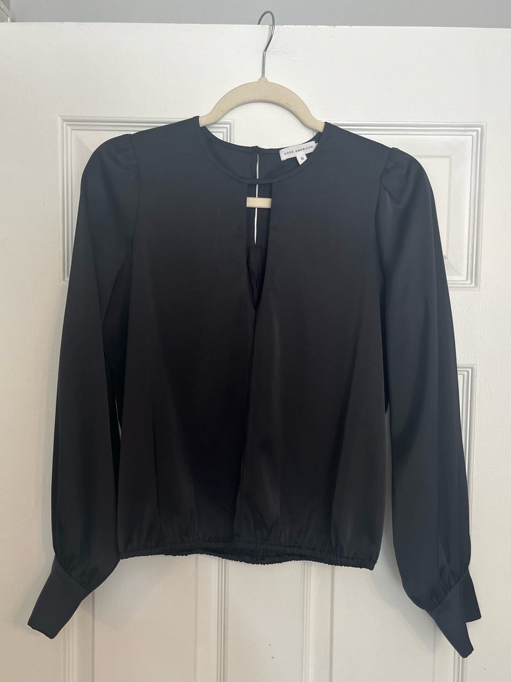 NWOT Good American Black Long-Sleeve Keyhole Blouse